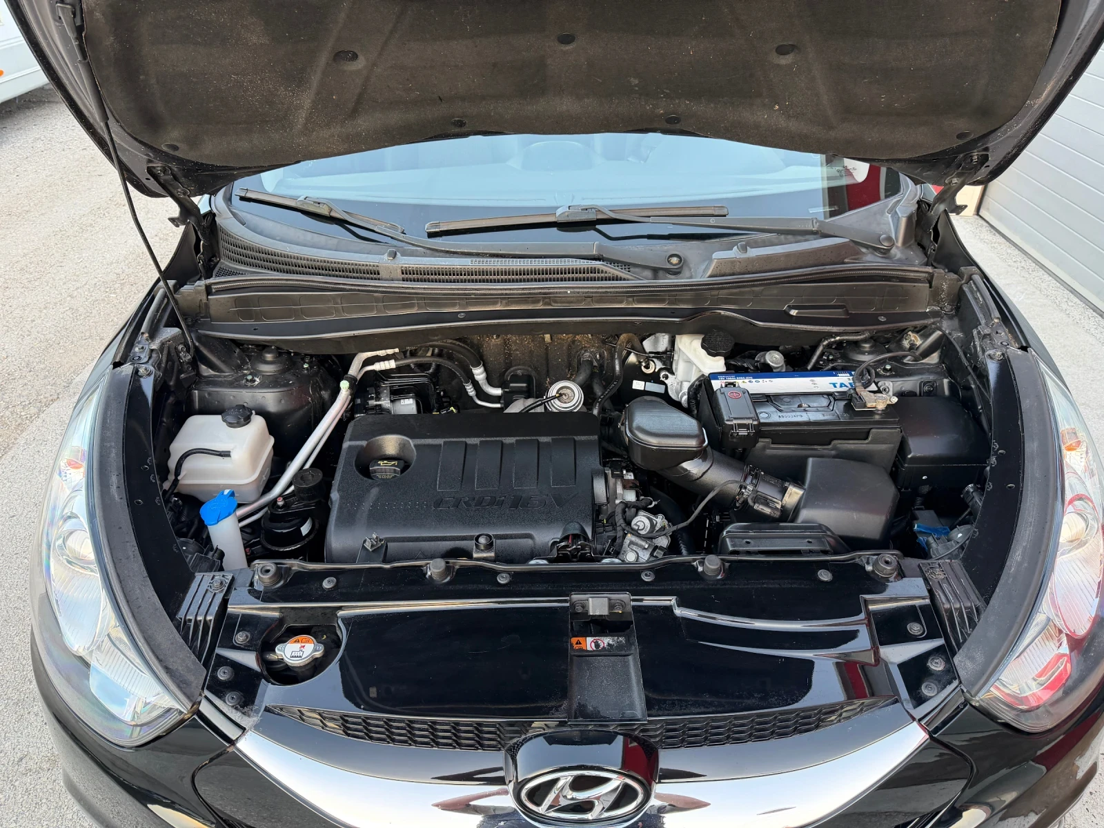Hyundai IX35 1.7CRDI КОЖА/ПОДГРЕВ/ПАРКТРОНИК/КЛИМАТРОНИК, снимка 9 - Автомобили и джипове - 54811476