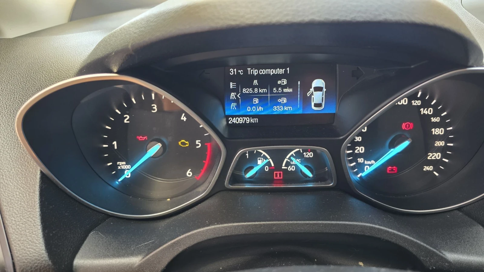 Ford Kuga 1.5 TDCI, снимка 15 - Автомобили и джипове - 55349269
