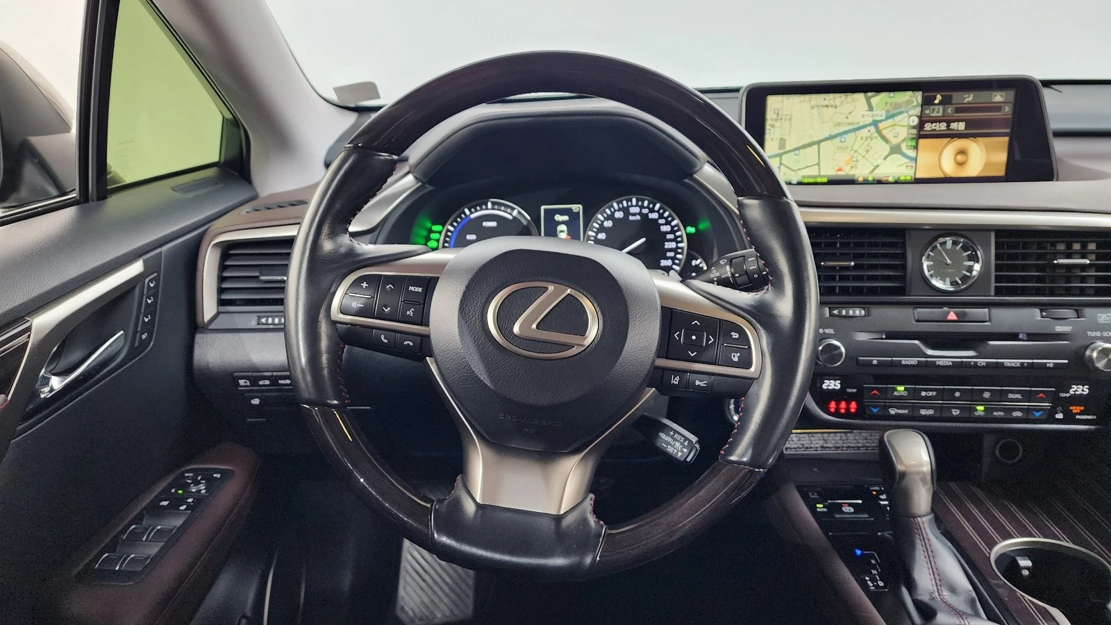 Lexus RX ЛЮК* HUD* ПОДГРЕВ ВОЛАН* ЕЛ. БАГАЖНИК* КРАЙНА ЦЕНА, снимка 13 - Автомобили и джипове - 55350069