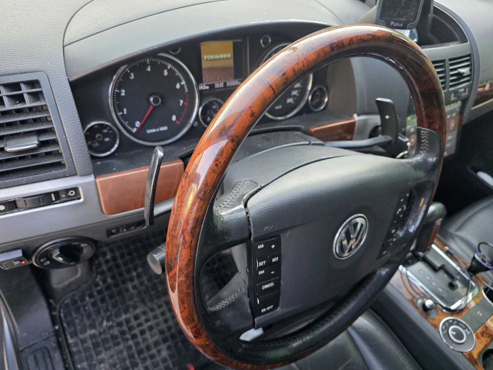VW Touareg, снимка 9 - Автомобили и джипове - 55424705