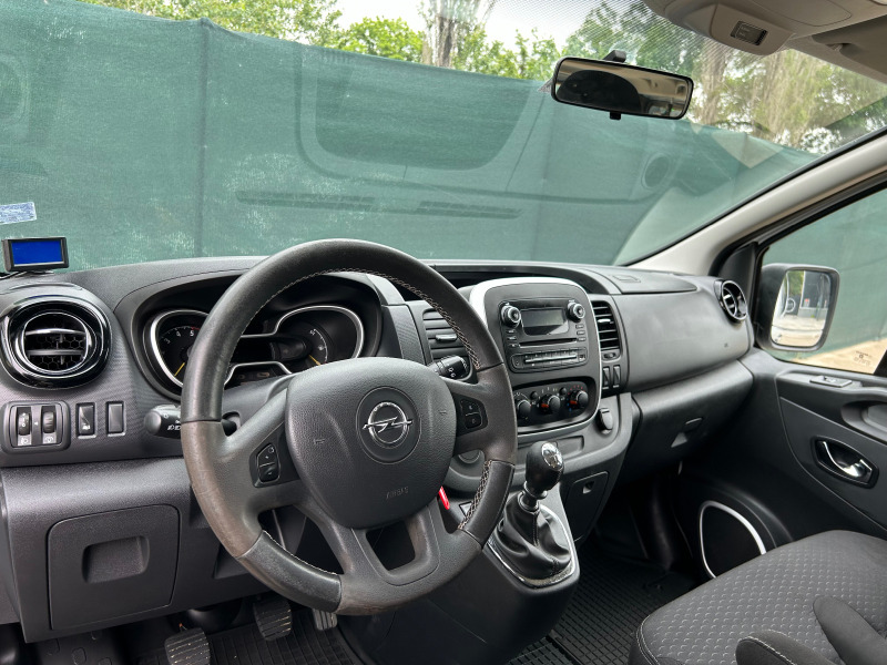 Opel Vivaro, снимка 11 - Бусове и автобуси - 46562067