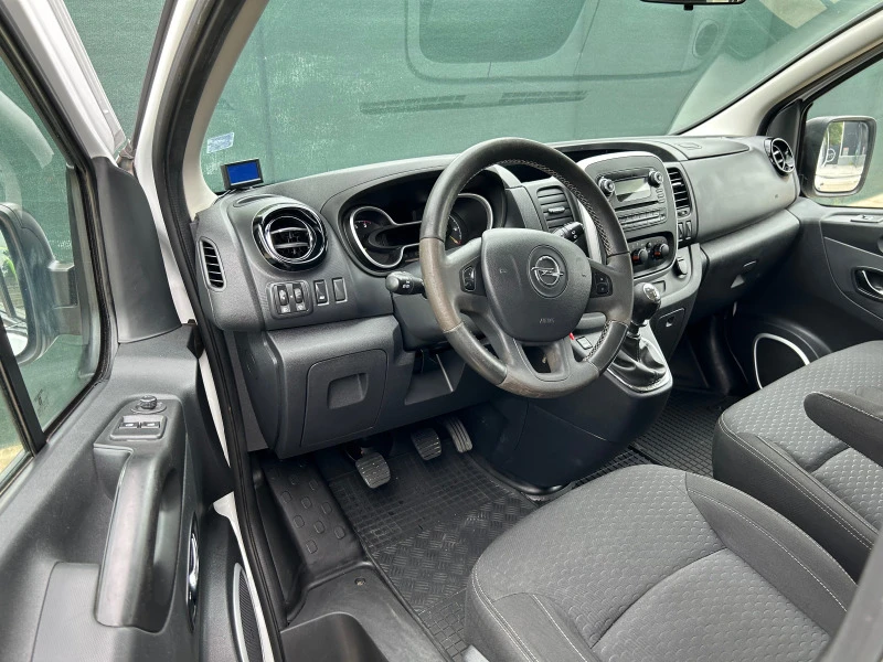 Opel Vivaro, снимка 10 - Бусове и автобуси - 48128135