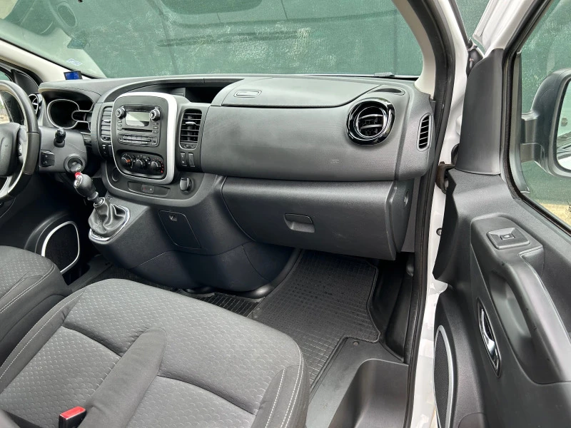 Opel Vivaro, снимка 12 - Бусове и автобуси - 48128135