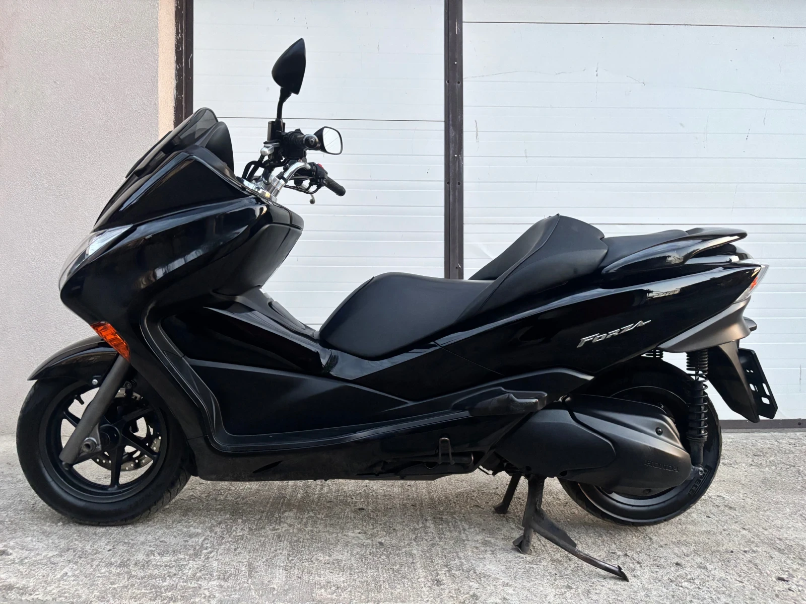 Honda Forza 250i face keyless