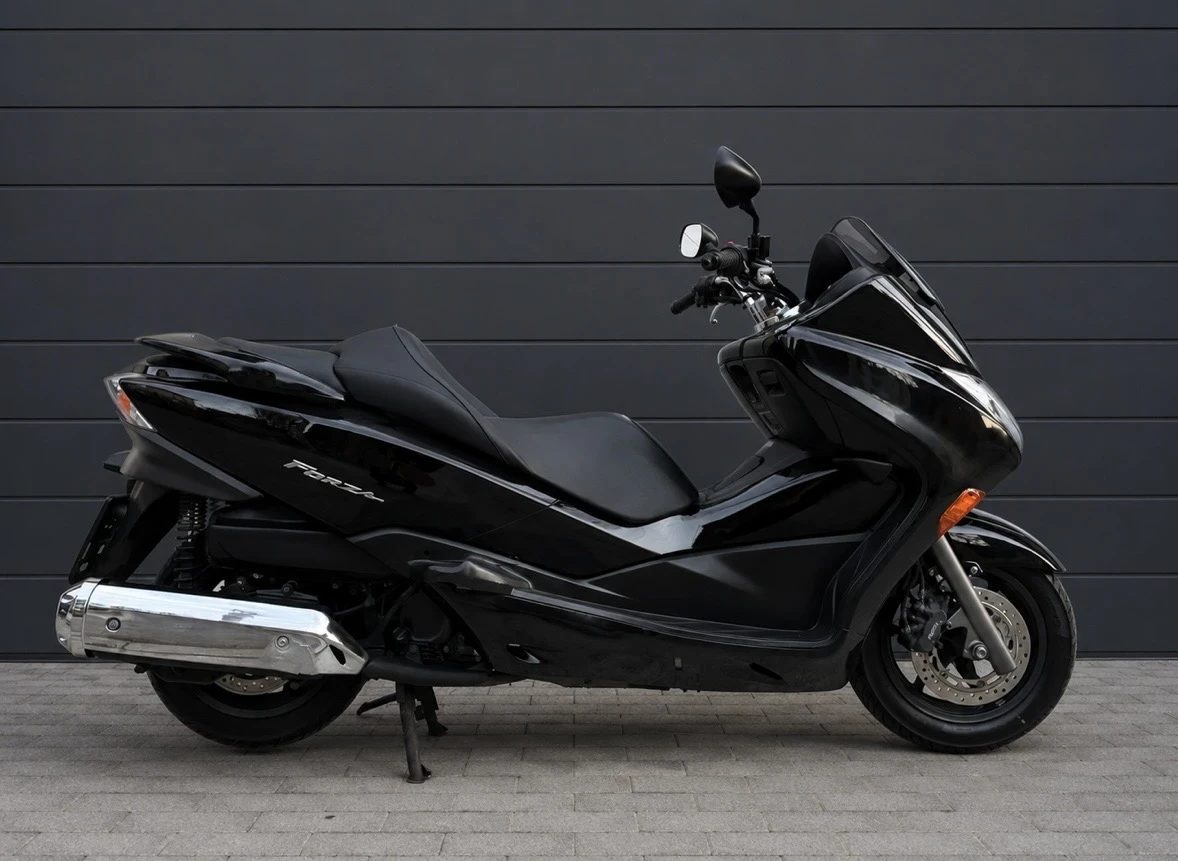 Honda Forza 250i face keyless