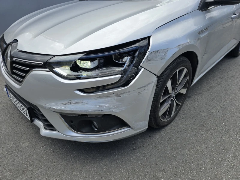 Renault Megane Автоматик, снимка 3 - Автомобили и джипове - 47271677