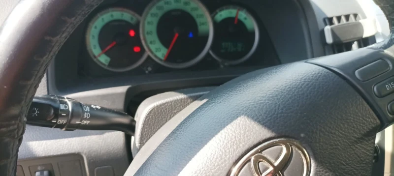 Toyota Corolla verso 1.6 vvt-i, снимка 9 - Автомобили и джипове - 52580827