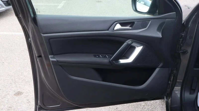 Peugeot 308 1.6HDI/SW Active/Автомат/Навигация/FullLed, снимка 7 - Автомобили и джипове - 51897250