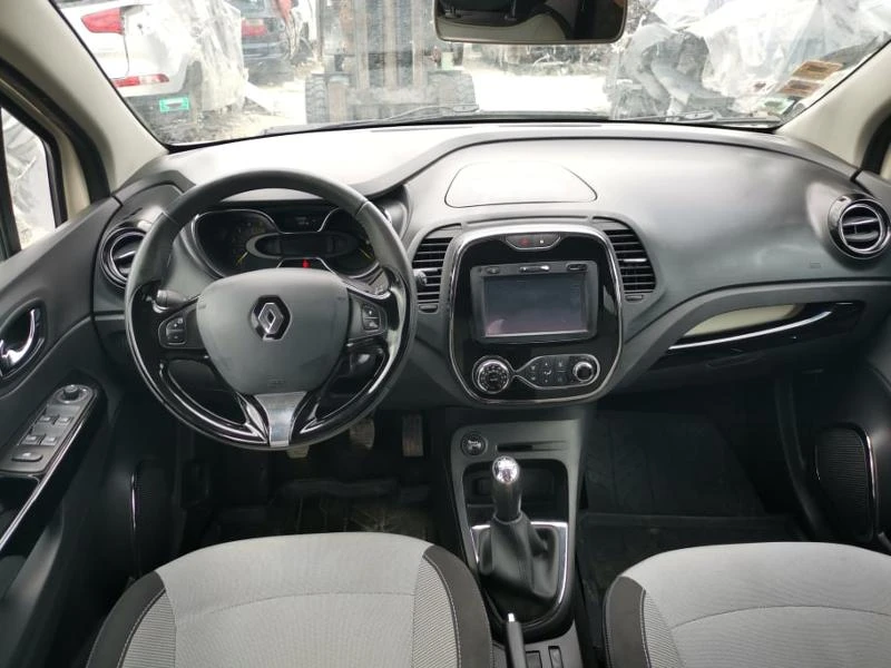 Renault Captur 1.5DCI, снимка 9 - Автомобили и джипове - 25743661