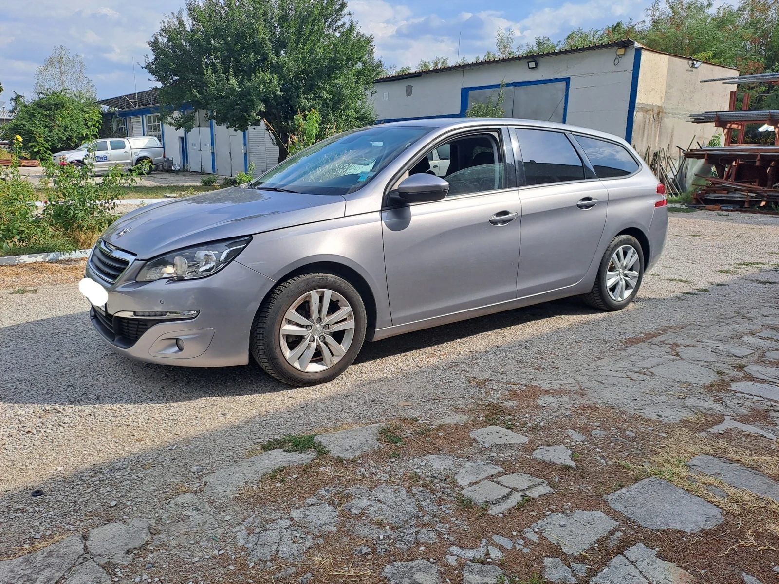 Peugeot 308 1, 6 BlueHDI 100PH.SW/ ТОТАЛНО ОБСЛУЖЕН - изображение 8