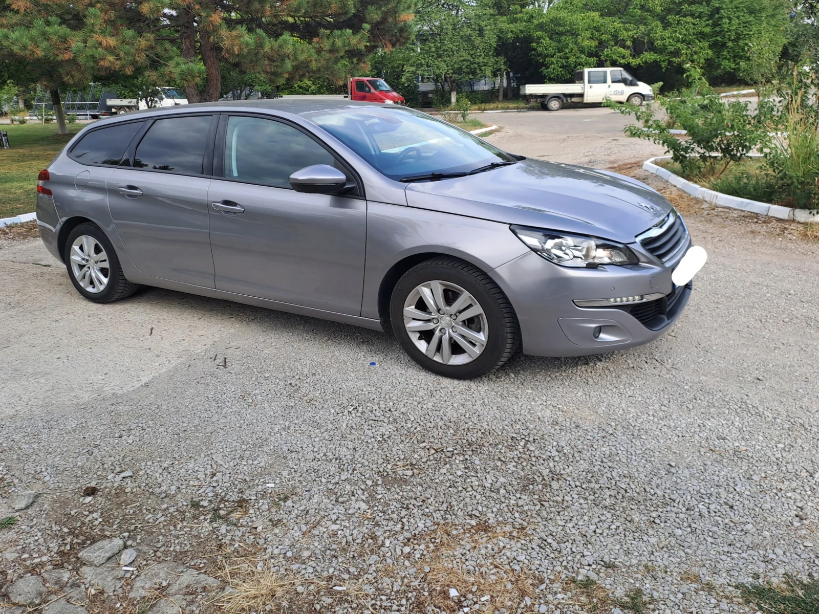 Peugeot 308 1, 6 BlueHDI 100PH.SW/ ТОТАЛНО ОБСЛУЖЕН - изображение 3