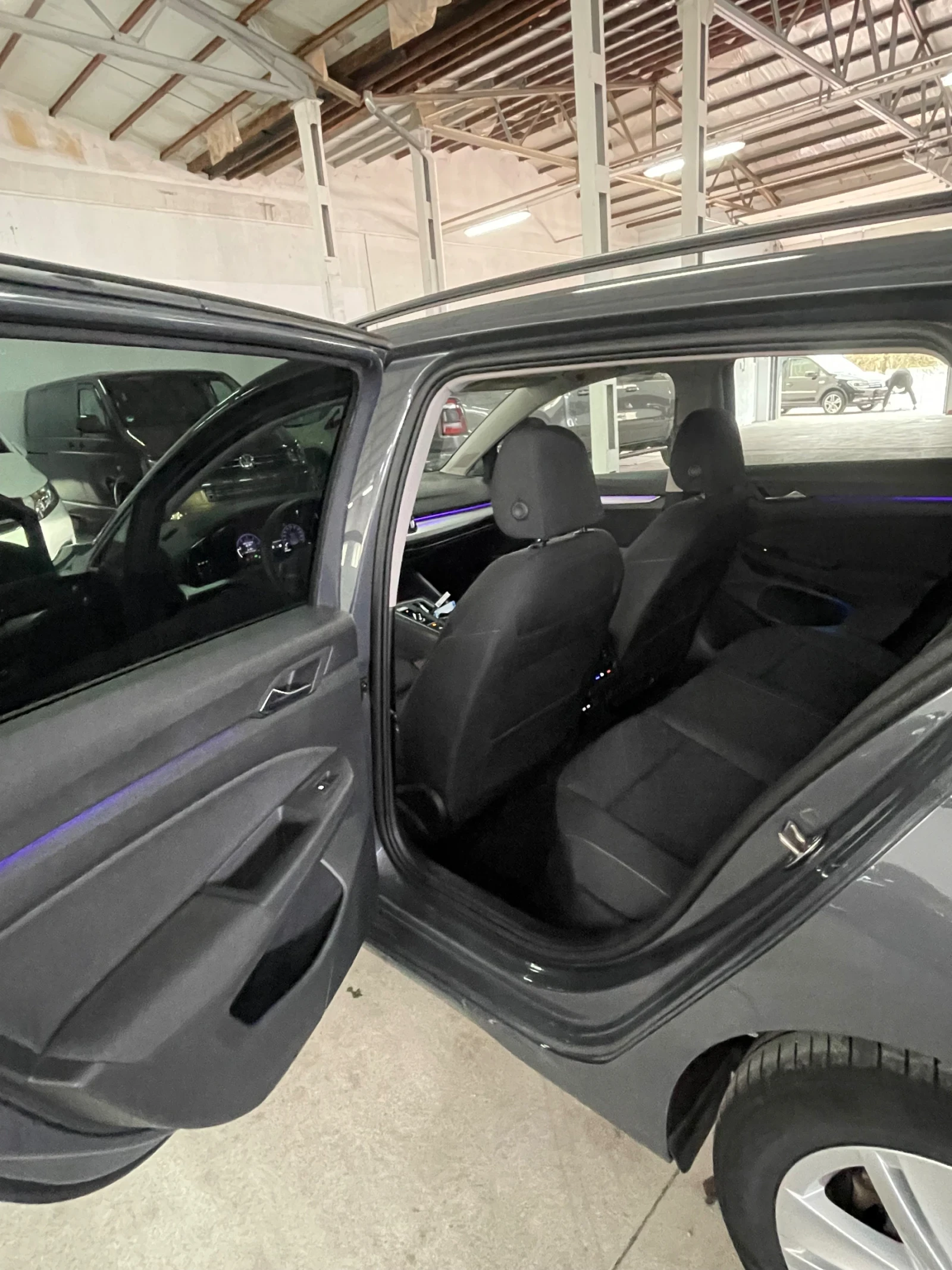 VW Golf 2.0TDI/IQ.LIGHT/////!!! | Mobile.bg   14