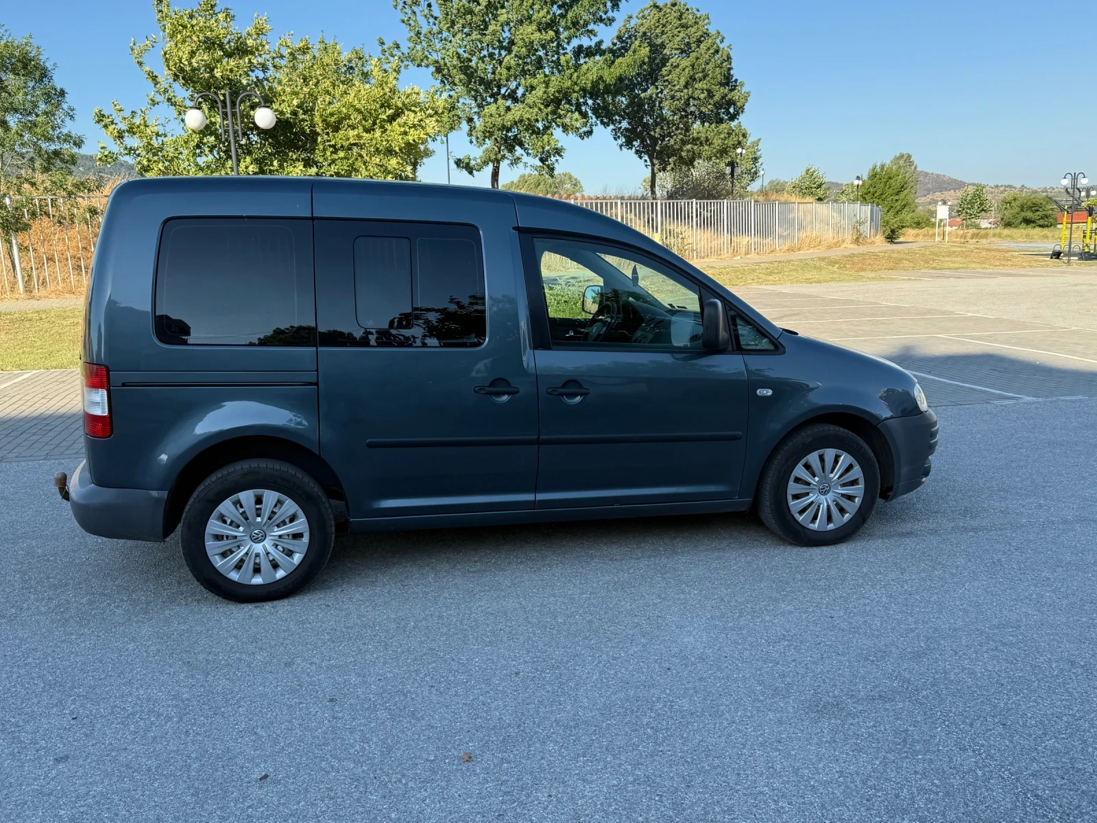 VW Caddy LIFE 1.9 TDI - изображение 8