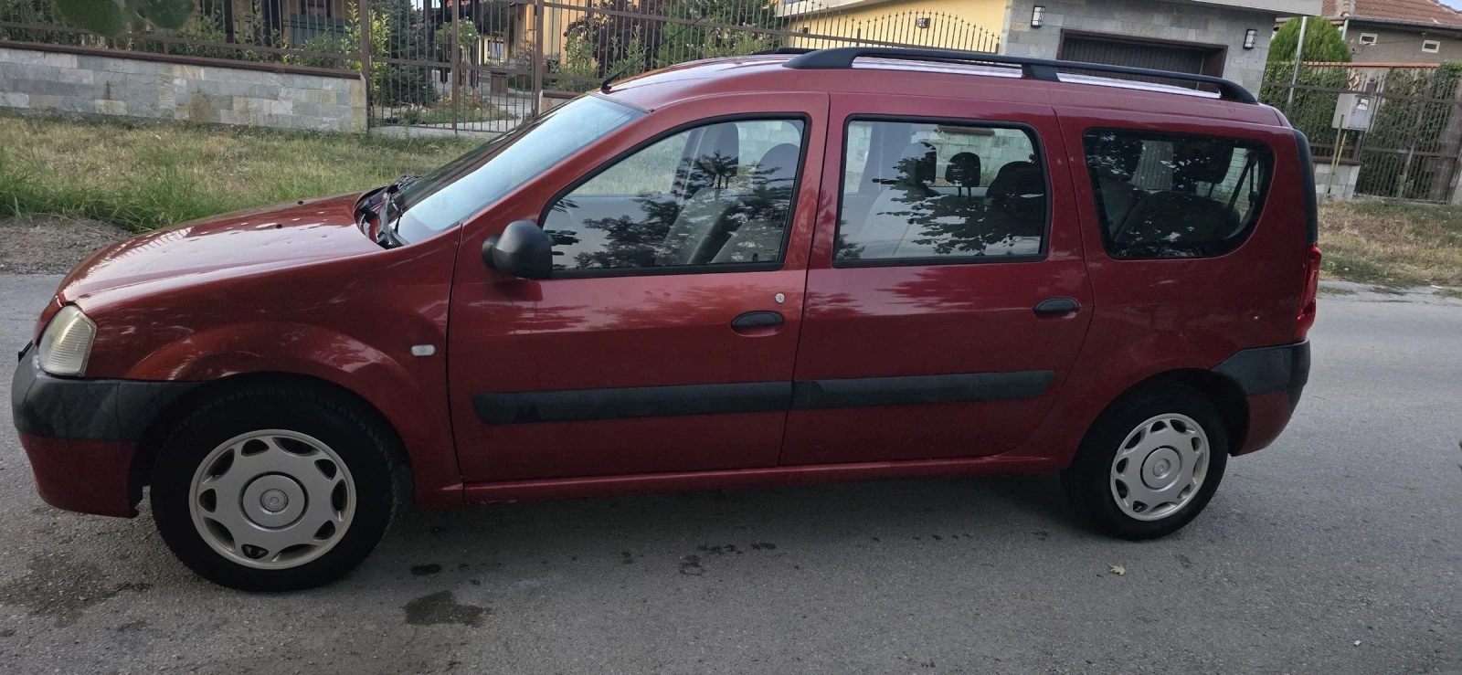 Dacia Logan 1.6i, 7местен - изображение 2