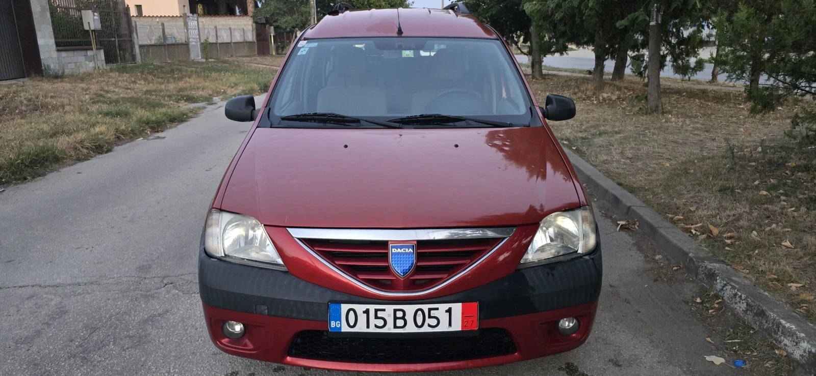 Dacia Logan 1.6i, 7местен - изображение 8