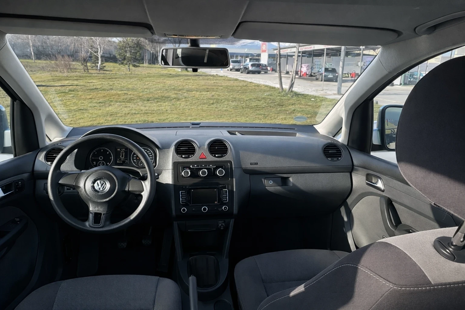 VW Caddy  1.6 TDI   2011   Перфектно състояние   Ре, снимка 6 - Автомобили и джипове - 52913544