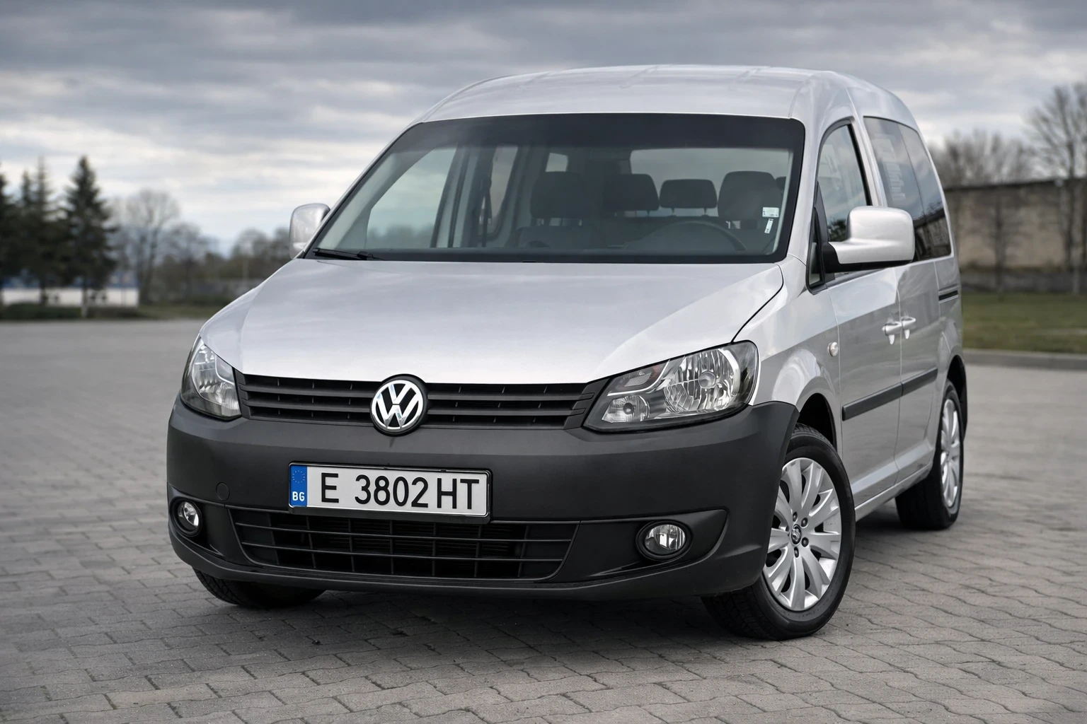 VW Caddy  1.6 TDI   2011   Перфектно състояние   Ре, снимка 2 - Автомобили и джипове - 52913544