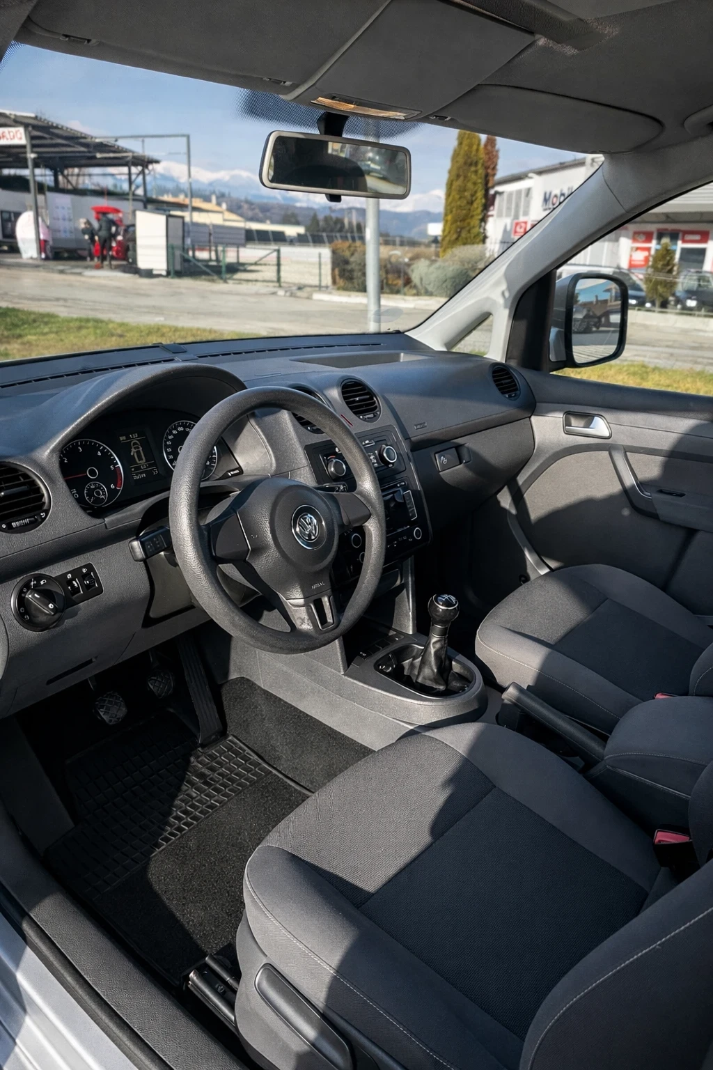 VW Caddy  1.6 TDI   2011   Перфектно състояние   Ре, снимка 7 - Автомобили и джипове - 52913544