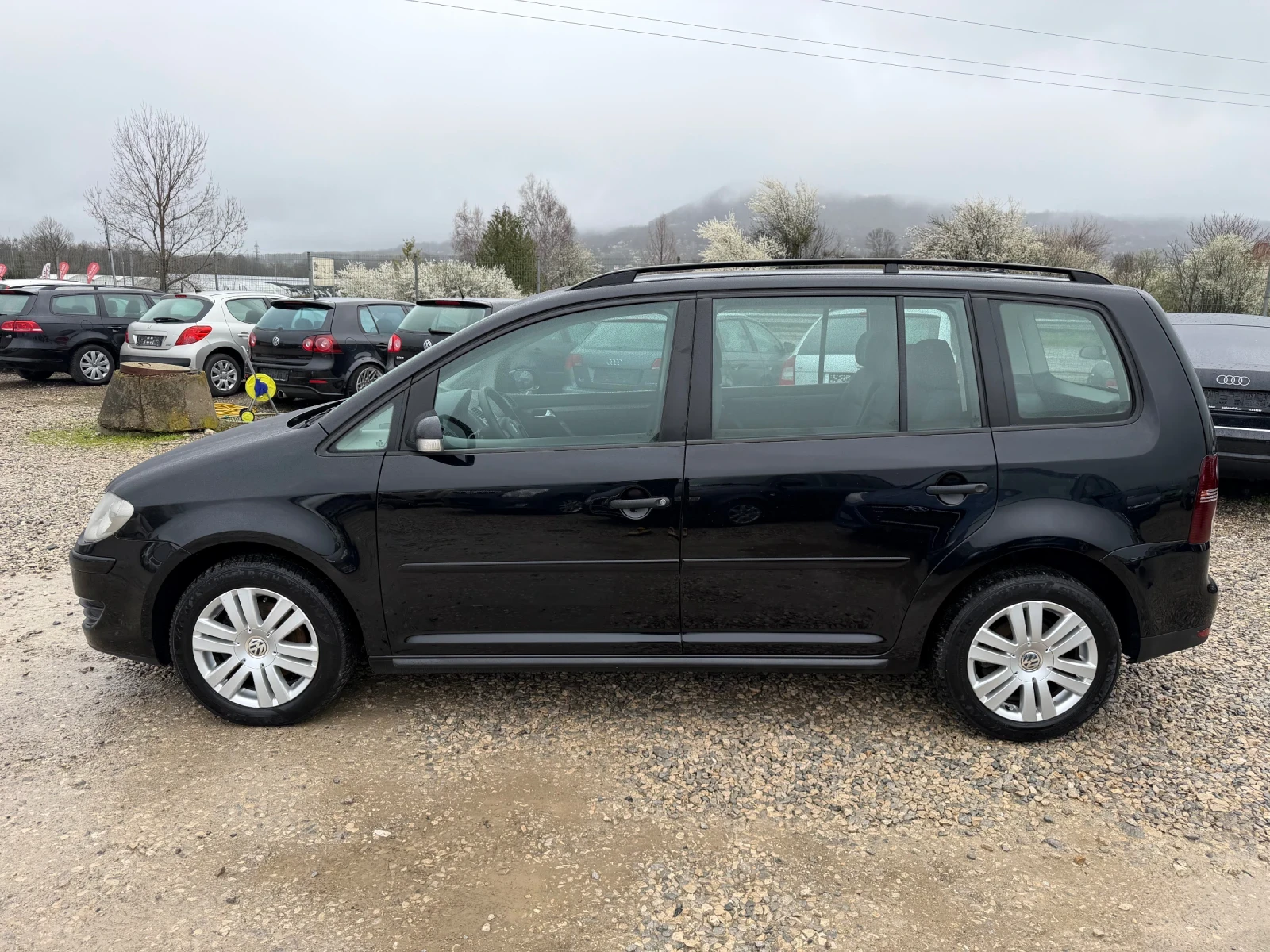 VW Touran 1.9TDI-105PS, снимка 7 - Автомобили и джипове - 54184348