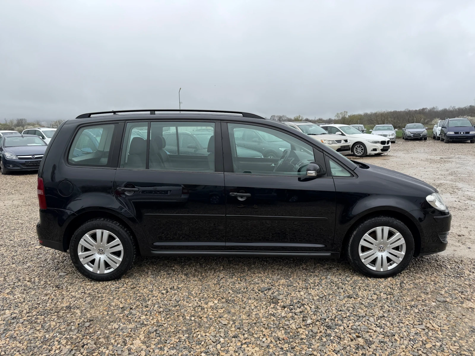 VW Touran 1.9TDI-105PS, снимка 3 - Автомобили и джипове - 54184348