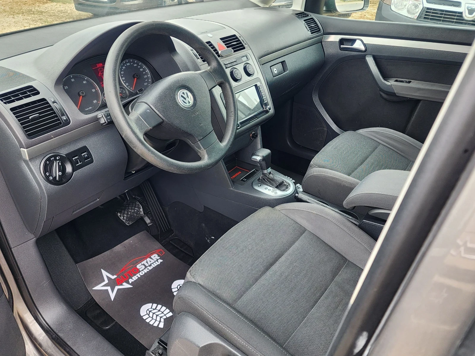 VW Touran 2.0TDI DSG 6+ 1, снимка 5 - Автомобили и джипове - 54563753