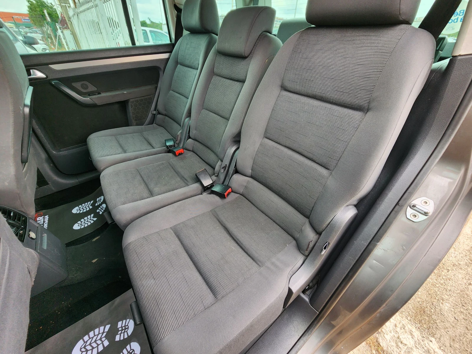 VW Touran 2.0TDI DSG 6+ 1, снимка 10 - Автомобили и джипове - 54563753