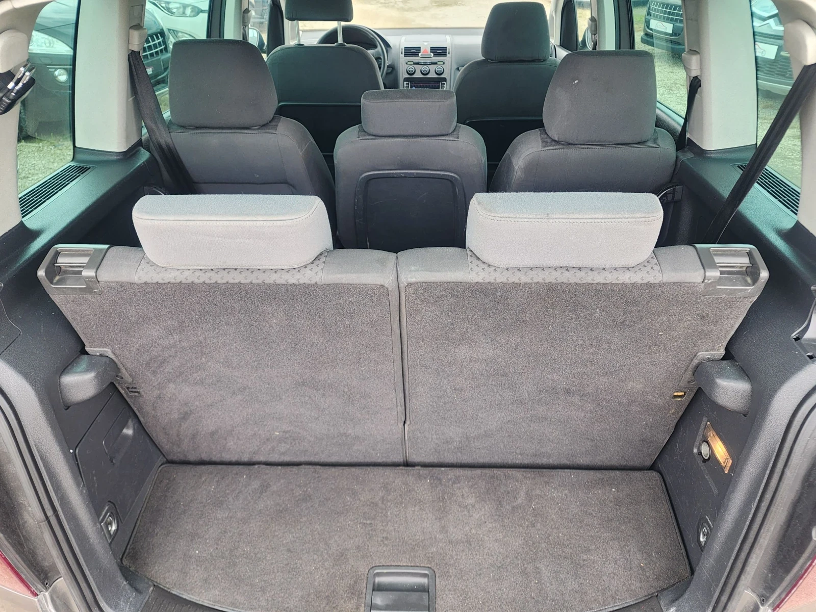 VW Touran 2.0TDI DSG 6+ 1, снимка 11 - Автомобили и джипове - 54563753