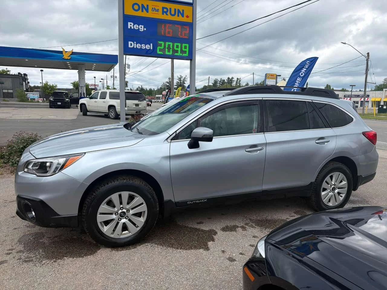 Subaru Outback * 5dr Wgn CVT 2.5i Touring w/Tech Pkg * CARFAX * Ц, снимка 2 - Автомобили и джипове - 55082329