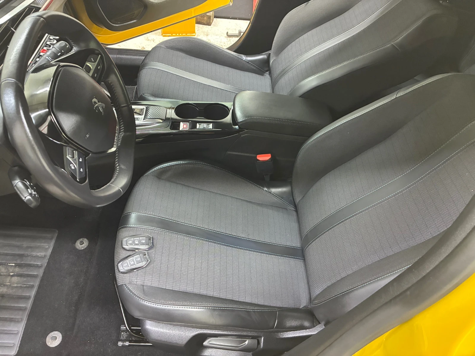 Peugeot 208 E208, снимка 10 - Автомобили и джипове - 55293668