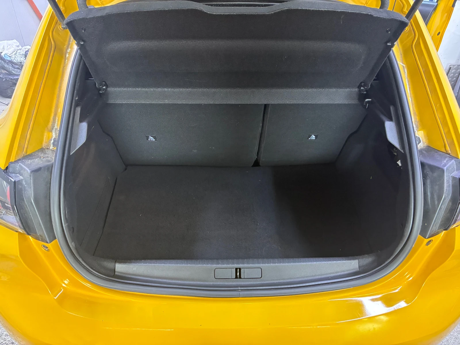 Peugeot 208 E208, снимка 11 - Автомобили и джипове - 55293668