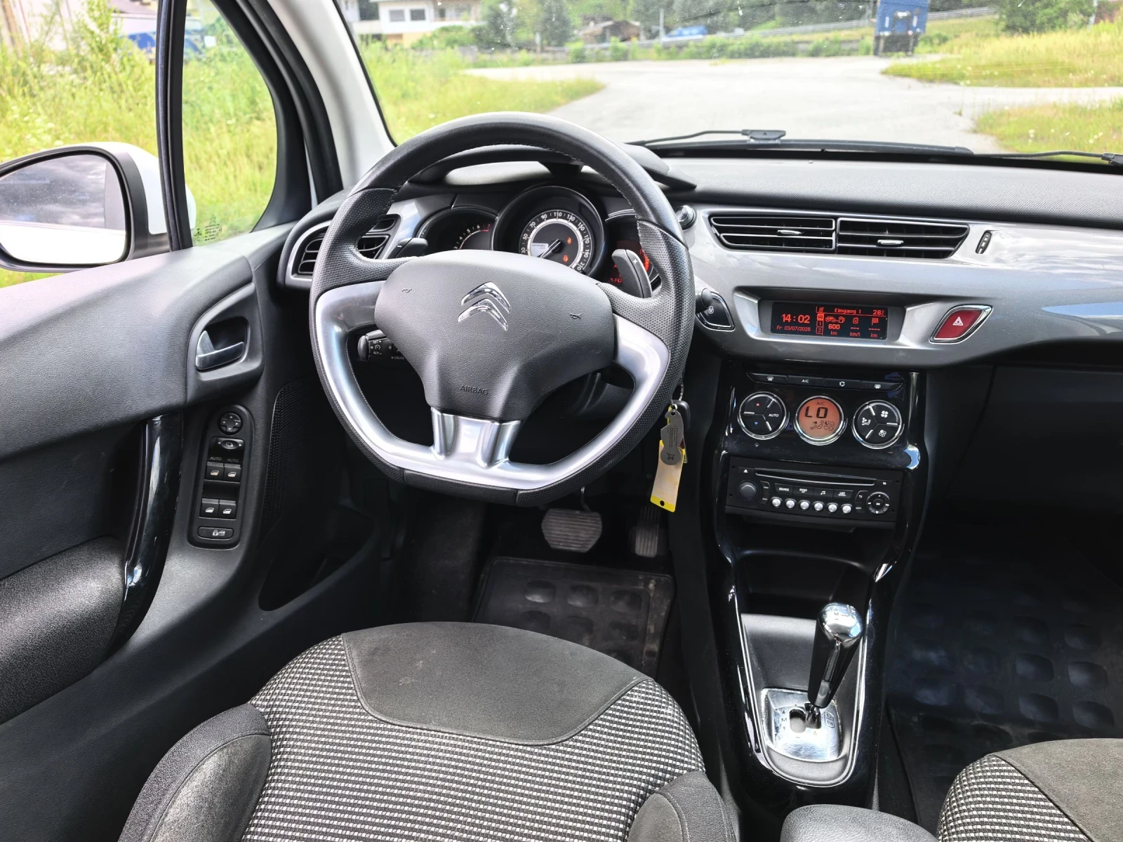 Citroen C3 Бензин Автоматик, снимка 13 - Автомобили и джипове - 55539940