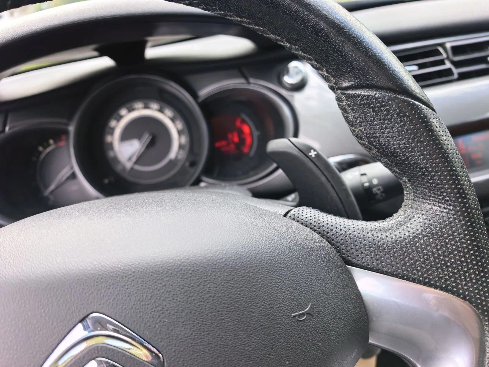 Citroen C3 Бензин Автоматик, снимка 15 - Автомобили и джипове - 55539940