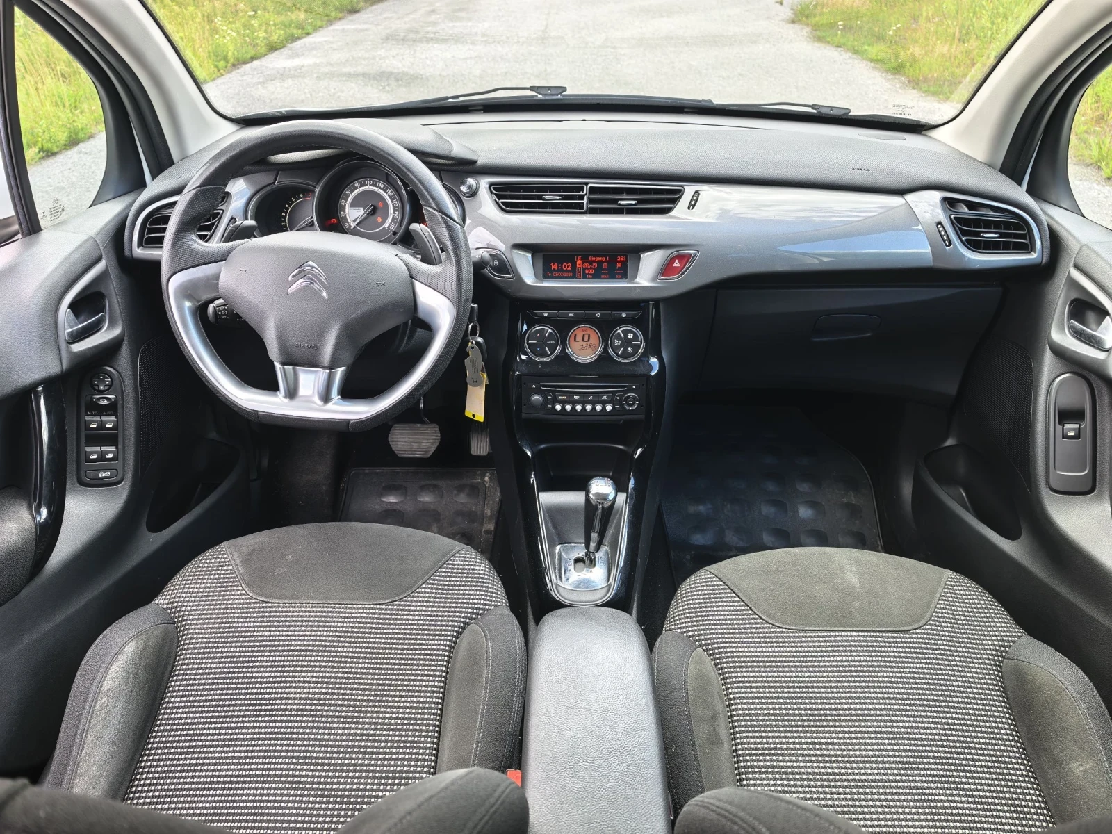 Citroen C3 Бензин Автоматик, снимка 12 - Автомобили и джипове - 55539940