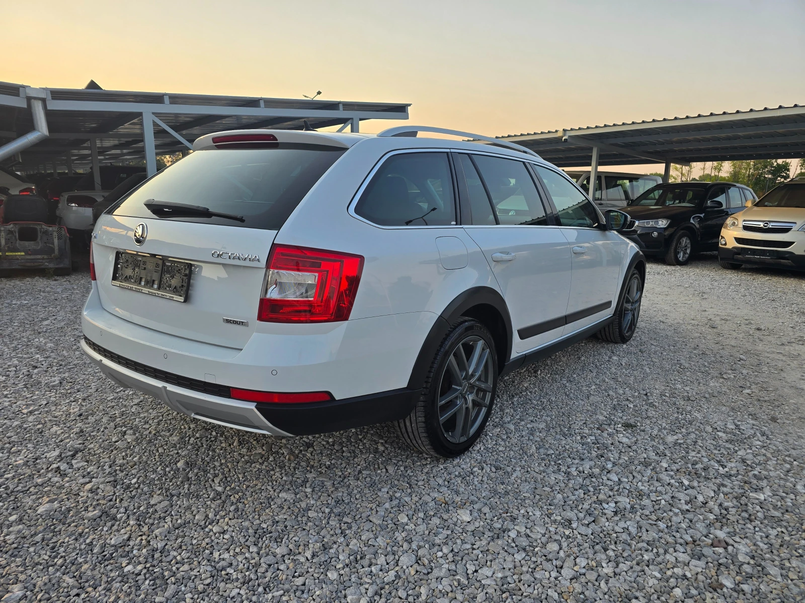 Skoda Octavia 2.0DSG SCOUT ! ! ПАНОРАМА  ЕВРО 6, снимка 5 - Автомобили и джипове - 56052509