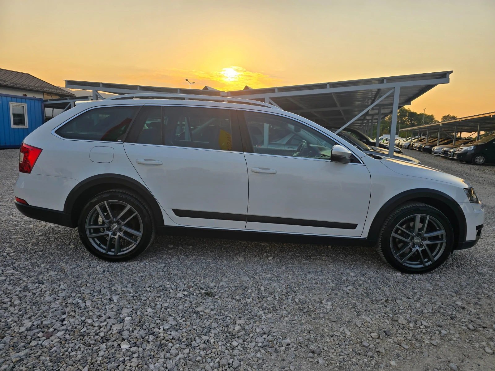 Skoda Octavia 2.0DSG SCOUT ! ! ПАНОРАМА  ЕВРО 6, снимка 6 - Автомобили и джипове - 56052509