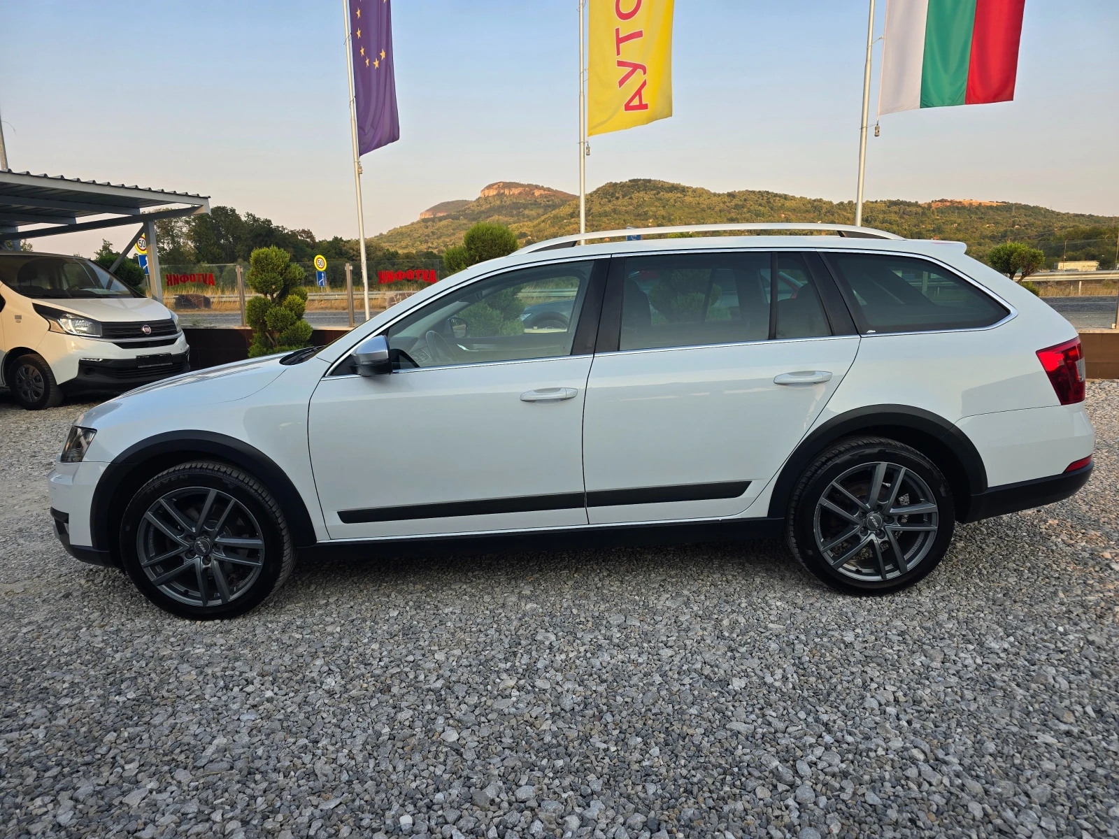 Skoda Octavia 2.0DSG SCOUT ! ! ПАНОРАМА  ЕВРО 6, снимка 2 - Автомобили и джипове - 56052509