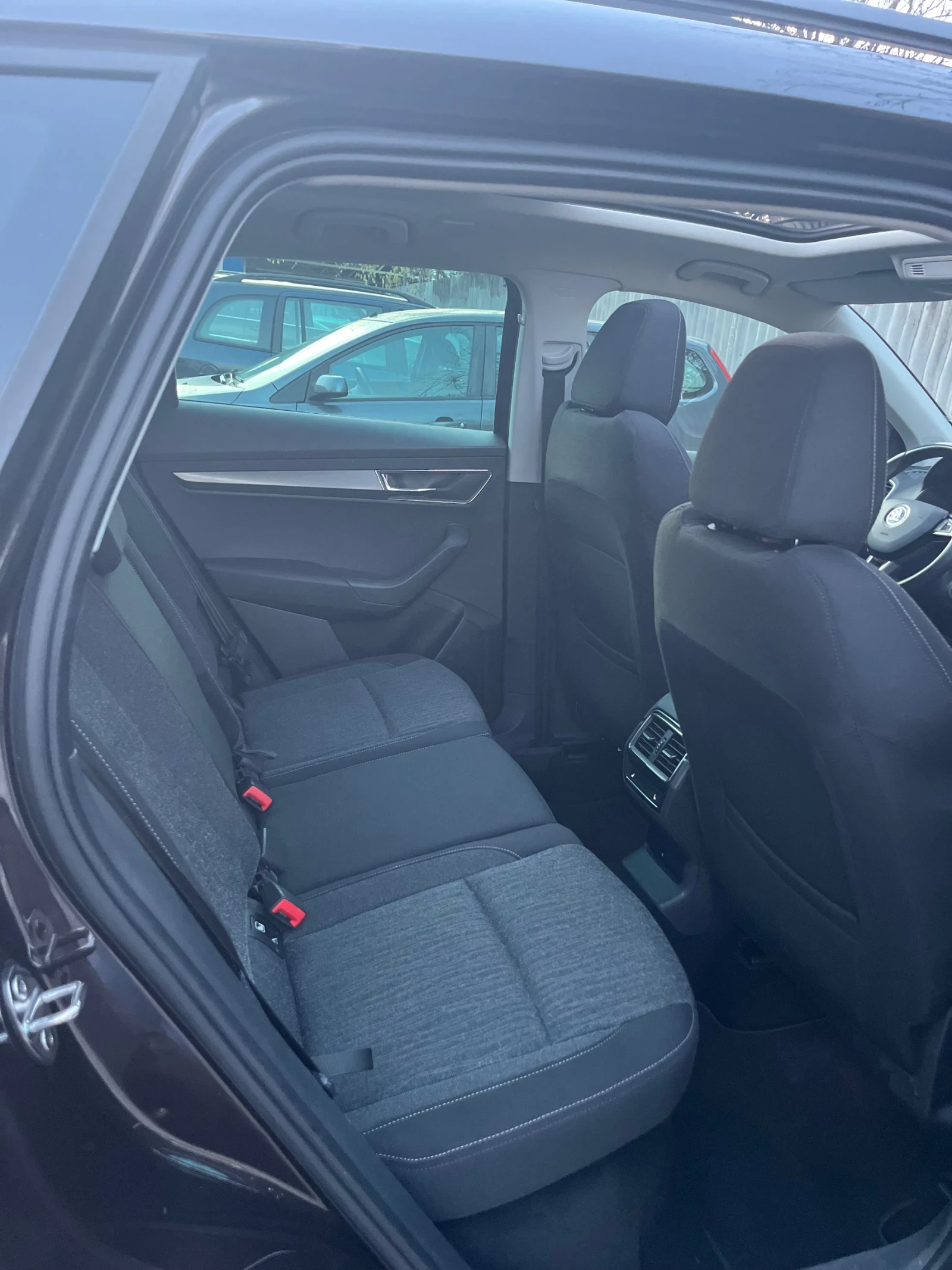 Skoda Karoq 1.5 TSI 7 DSG /Панорама/Печка, снимка 9 - Автомобили и джипове - 53829507