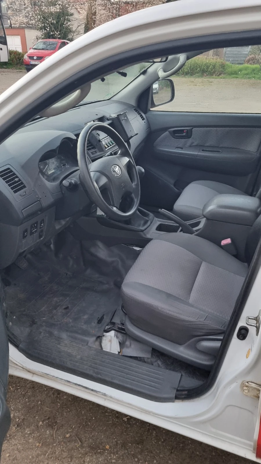 Toyota Hilux 2.5D 4X4 HARDTOP, снимка 9 - Автомобили и джипове - 54064516