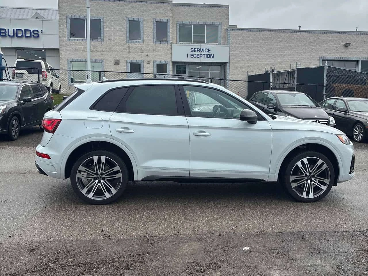 Audi SQ5 * Progressiv * MATRIX* DISTRONIC* PANO* , снимка 3 - Автомобили и джипове - 54162150