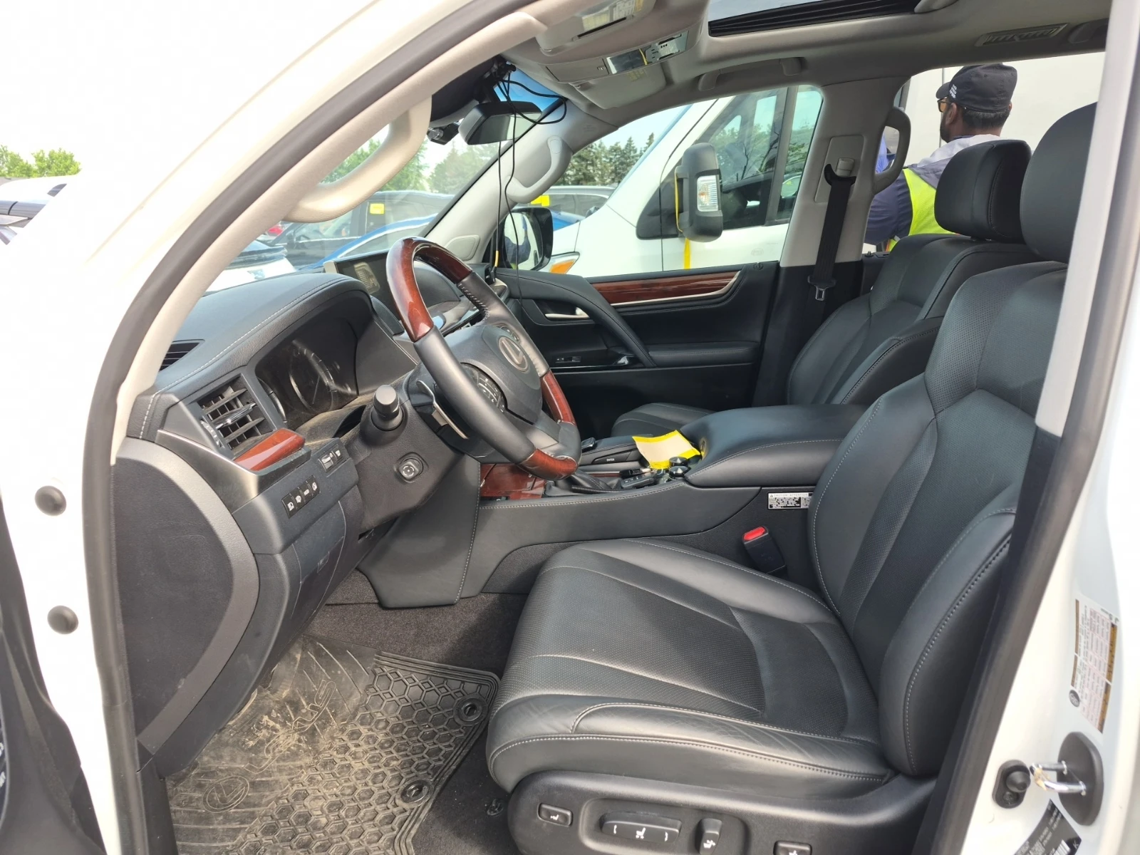 Lexus LX 570, снимка 6 - Автомобили и джипове - 55191654
