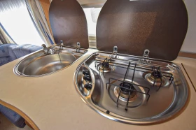 Каравана Fendt 470, снимка 12