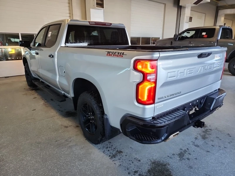 Chevrolet Silverado * 4WD Crew Cab 157" LT Trail Boss * CARFAX * Б, снимка 2 - Автомобили и джипове - 53128321