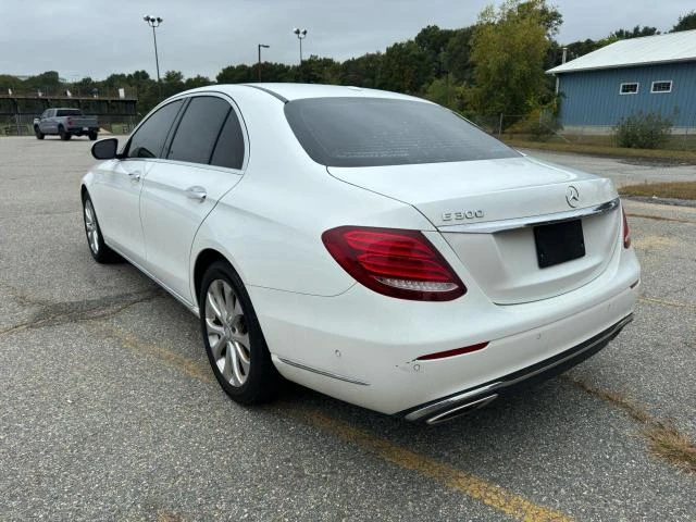 Mercedes-Benz E 300 * burmester* подгрев* голяма нави.* шито табло, снимка 3 - Автомобили и джипове - 47577255