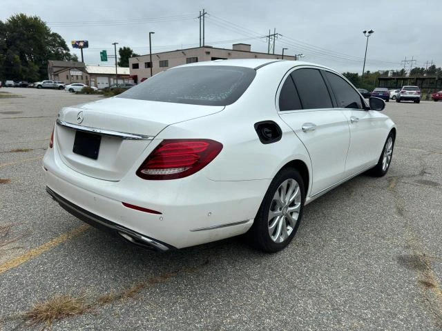 Mercedes-Benz E 300 * burmester* подгрев* голяма нави.* шито табло, снимка 4 - Автомобили и джипове - 47577255