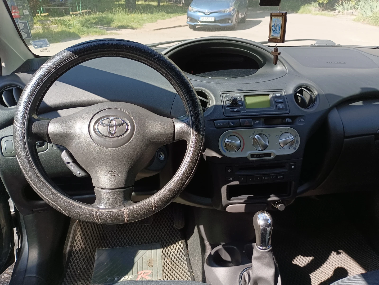 Toyota Yaris  - изображение 5