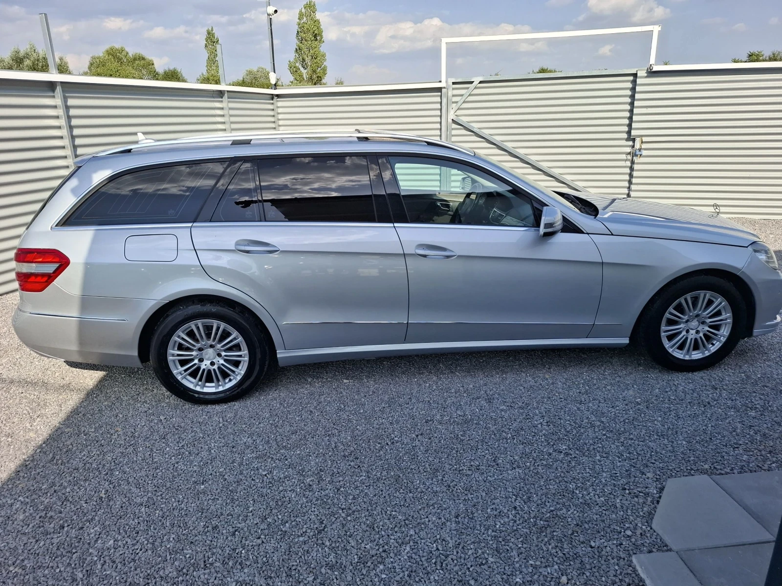 Mercedes-Benz E 220 АВТОМАТИК/ТОП СЪСТОЯНИЕ!!! - изображение 5