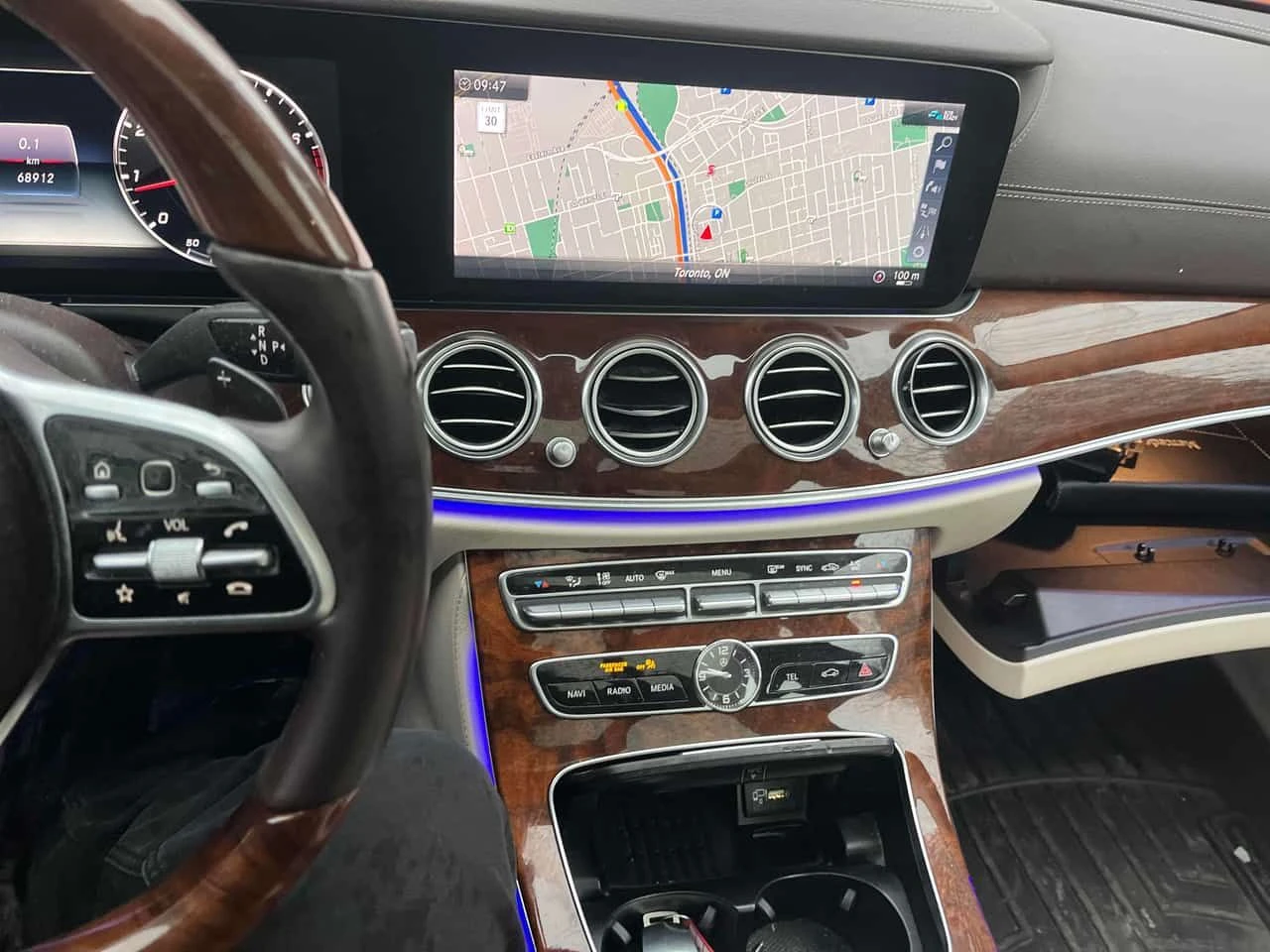 Mercedes-Benz E 450 PANO | KEYLESS | ПОДГРЕВИ | АМБИЕНТ | CARFAX, снимка 9 - Автомобили и джипове - 53928575