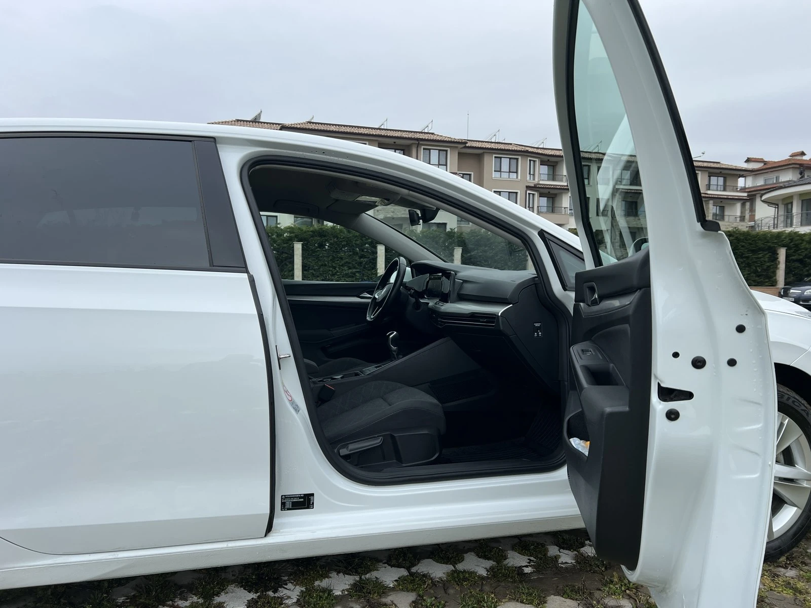 VW Golf Life New 2.0 TDI, снимка 9 - Автомобили и джипове - 54061099