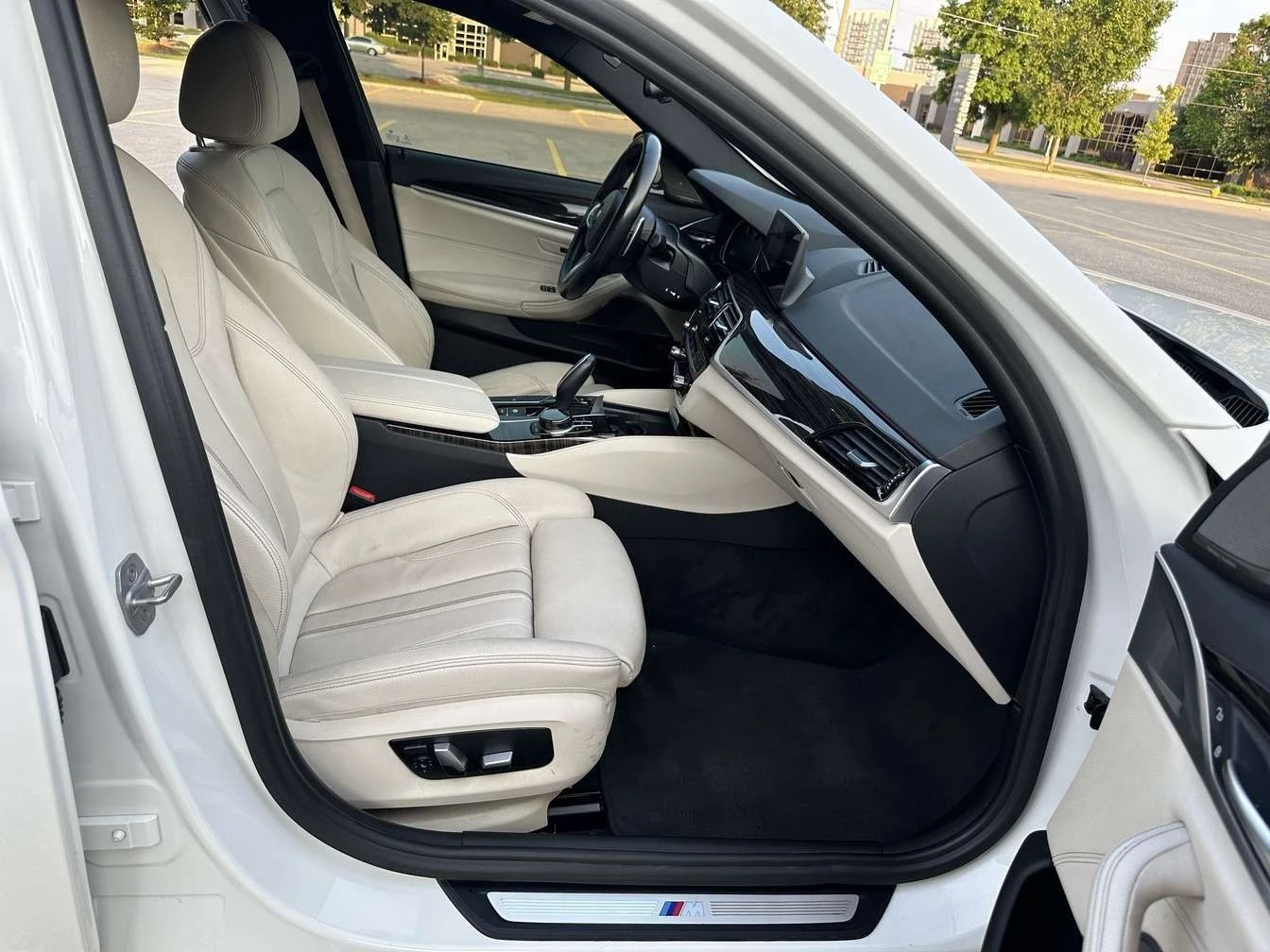 BMW 530 i M SPORT CARFAX, снимка 10 - Автомобили и джипове - 54148747