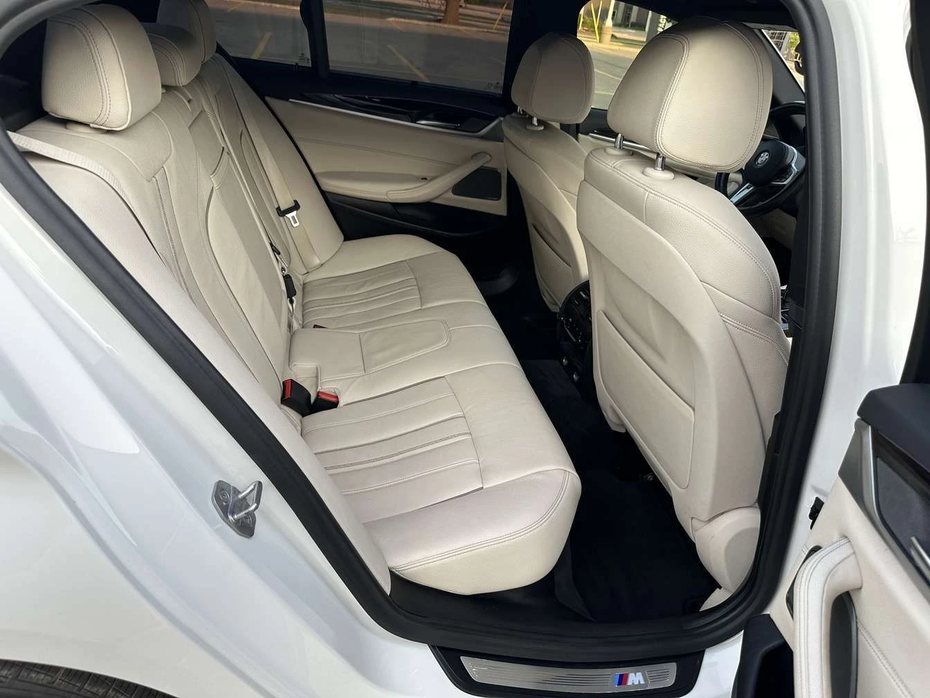 BMW 530 i M SPORT CARFAX, снимка 13 - Автомобили и джипове - 54148747